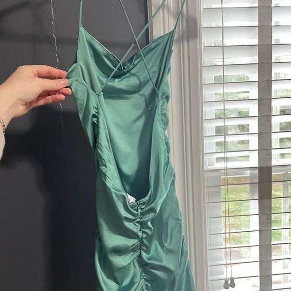 Selling green mini dress - Picture 5 of 5
